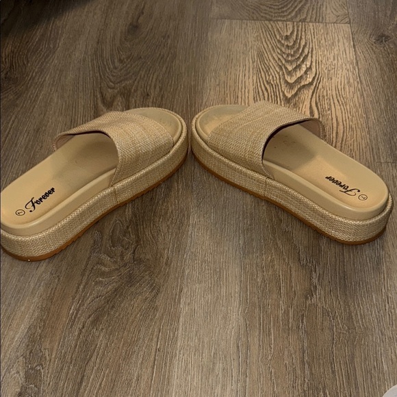 Boutique Beige Slide Sandals- size 7 - Picture 3 of 4